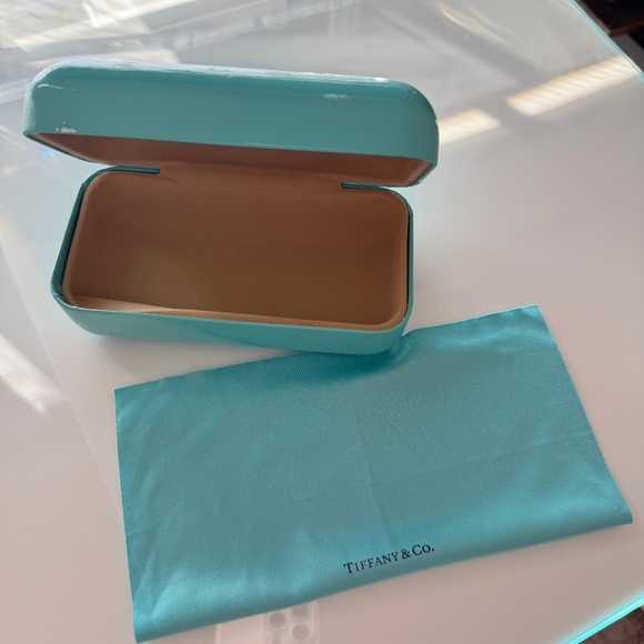 TIFFANY & CO HARDSHELL SUNGLASSES CASE & POLISHING CLOTH, TIFFANY BLUE - Picture 1 of 3